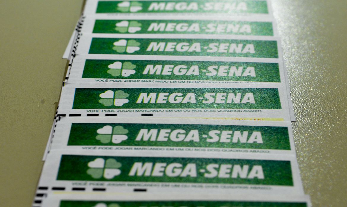 Mega-Sena acumula e próximo concurso deverá pagar R$ 9 milhõesDezenas sorteadas foram 16 – 22 – 29 – 35 – 38 e 49