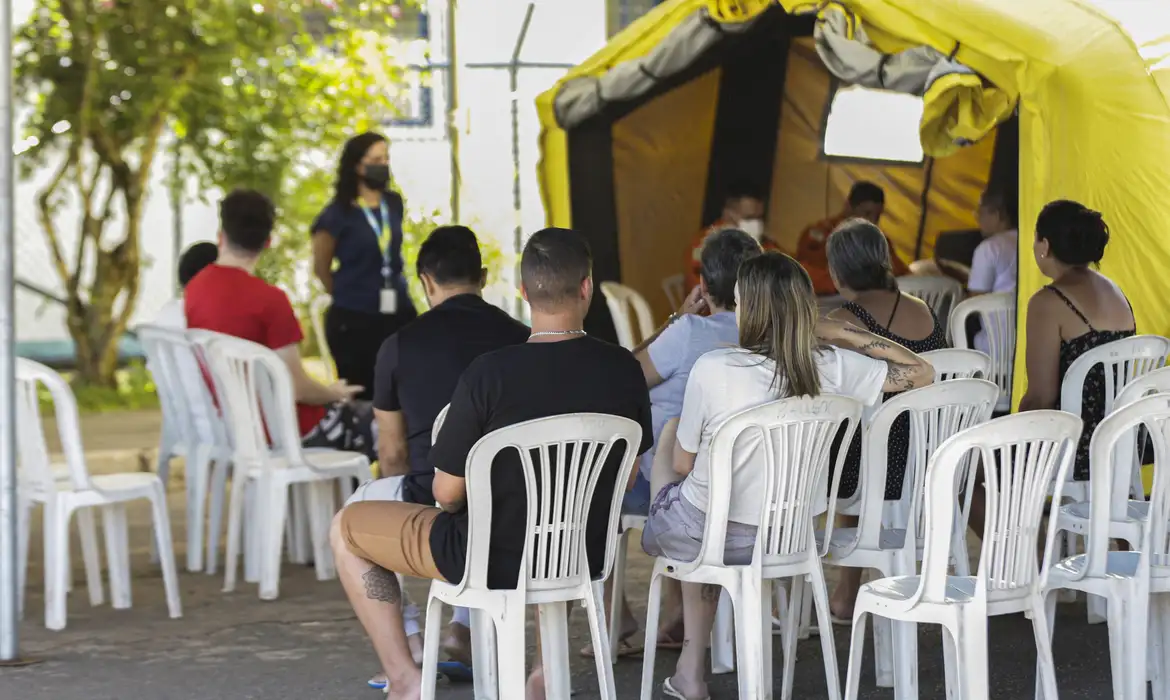 Casos de dengue este ano superam os de 2023 em cinco estados e no DF